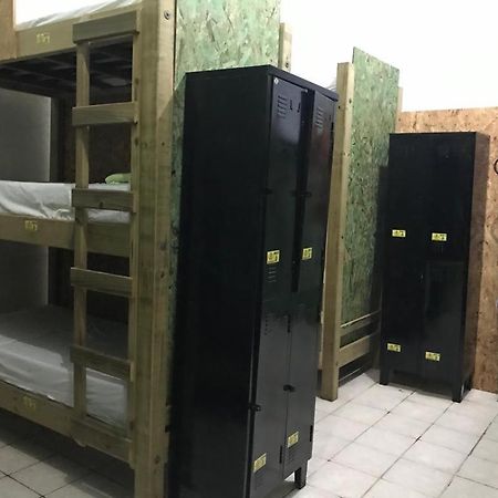 Hostel Banana House Бомбиняс Екстериор снимка