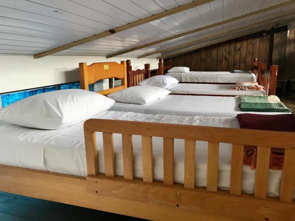 Hostel Banana House Бомбиняс Екстериор снимка