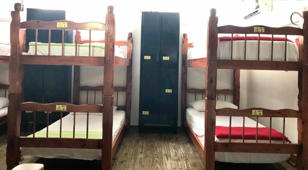 Hostel Banana House Бомбиняс Екстериор снимка