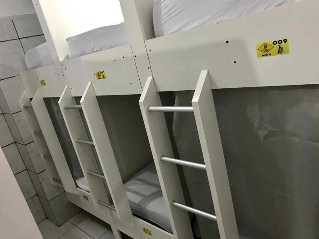 Hostel Banana House Бомбиняс Екстериор снимка